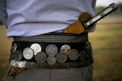 San Antonio de Areco es territorio de hombres a caballo, boina, alpargata, guitarra y facón al cinto.