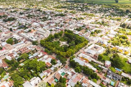 San Antonio de Areco se encuentra a 113 km de la ciudad de Buenos Aires. Es una de las ciudades más antiguas de Buenos Aires, fue fundada el 23 de Octubre de 1730. Es conocida como "Cuna de la Tradición" y declarada "Capital Nacional de la Tradición" el 29 de enero de 2015.