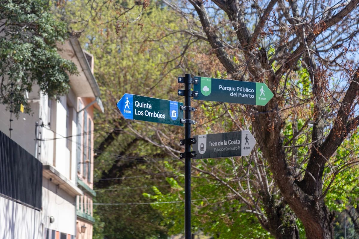 San Isidro instala nueva cartelería urbana para conectar casco histórico, centro y puerto mediante recorridos peatonales