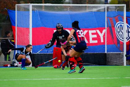 San Lorenzo vs. SIC se midieron en el Metropolitano de hockey de mujeres