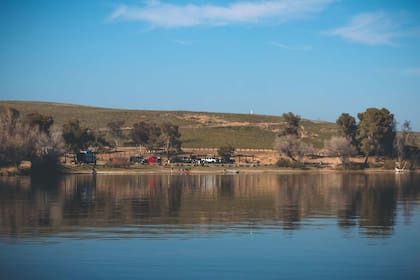 San Luis Reservoir es el quinto embalse más grande de California y se ubica en el condado de Merced