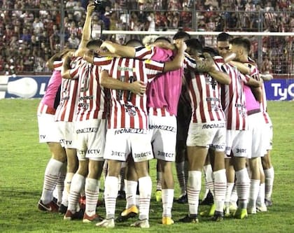 San Martín, el mejor equipo de la temporada en la B Nacional; su presidente, Roberto Sagra, exige el ascenso e inició un reclamo en el TAS.