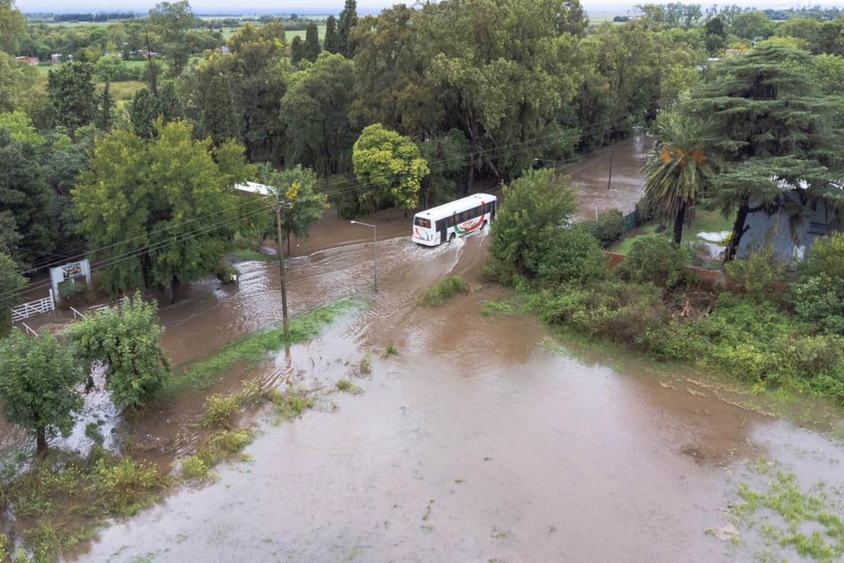 San Nicolás de los Arroyos bajo el agua esta mañana