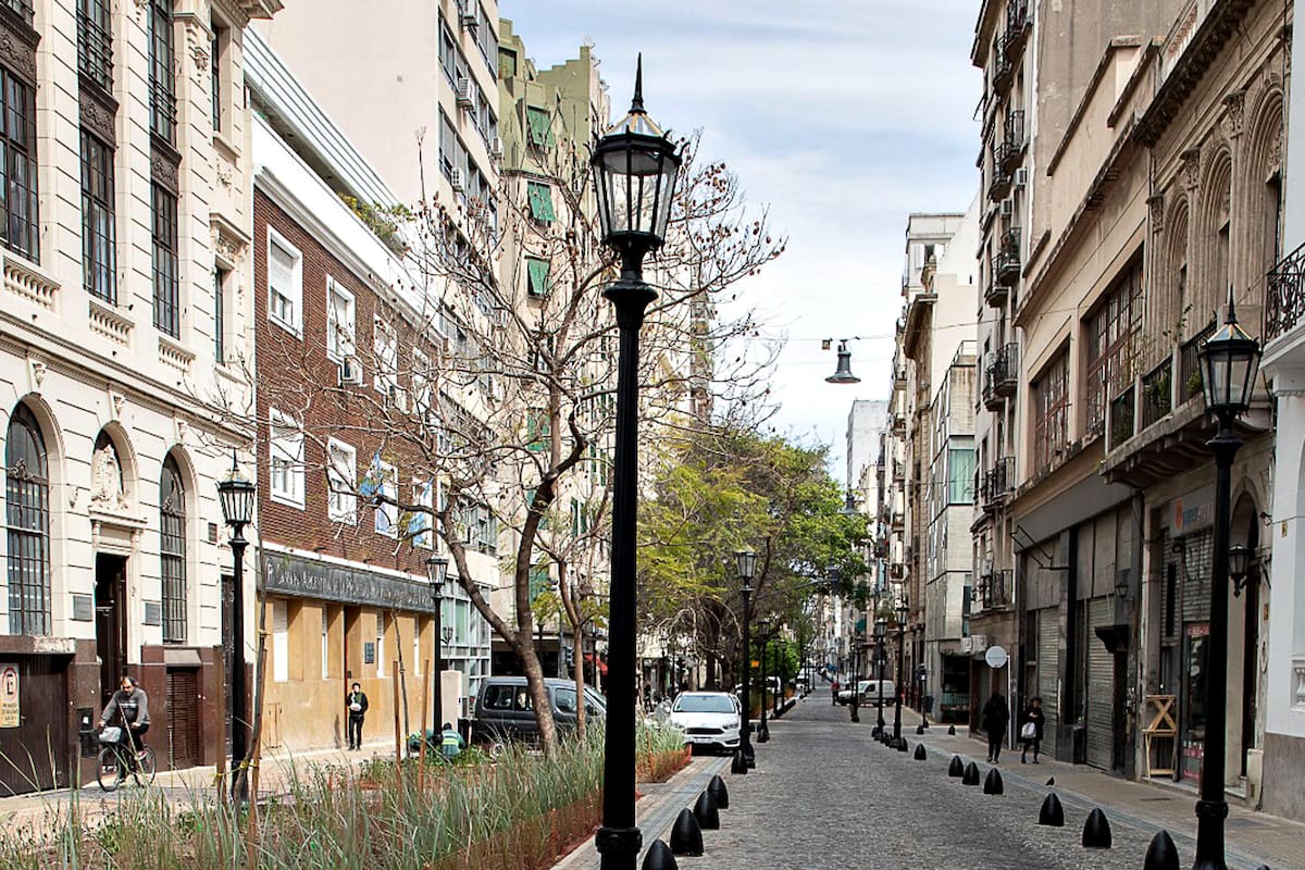 San Telmo y Monserrat son dos barrios donde la esencia porteña se encuentra completamente arraigada y donde su público es muy particular.