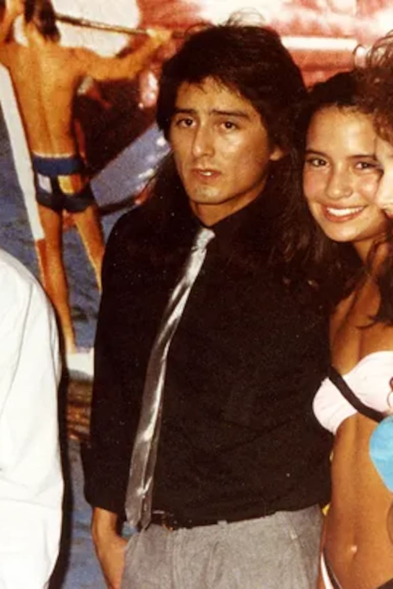 Sánchez, a la izquierda, con bikini azul