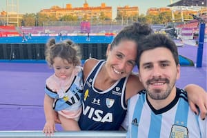 La jugadora que brilla en el Mundial y corre a abrazar a su hija luego de cada triunfo de las Leonas