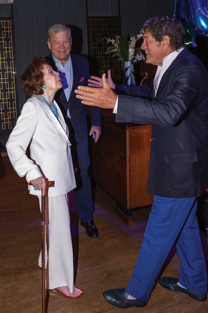 Sánchez saluda cariñosamente a su gran amiga Susana Reta.
