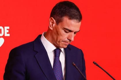Sánchez se disculpó ante los españoles y los votantes del PSOE.