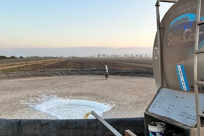 SanCor dijo que la semana pasada tiró leche por el conflicto con Atilra