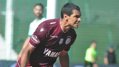 Sand anotó el primer gol en la victoria de Lanús