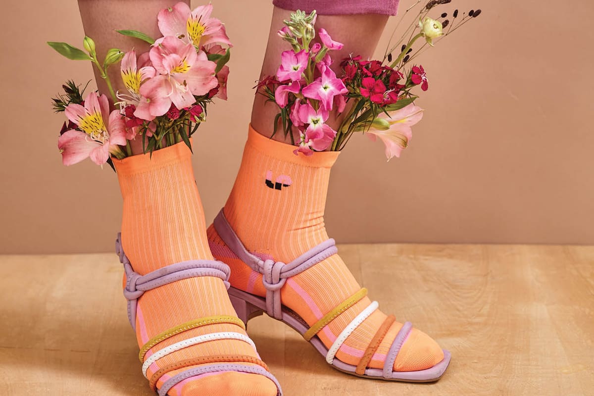 Sandalias, Mishka, $13.500, soquetes, Las Pepas, $799, pantalón, Las Pepas, $10.900. Producción de Julieta Cuevas.