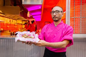 Sando de América, uno de los pequeños locales gastronómicos que define la identidad de la zona