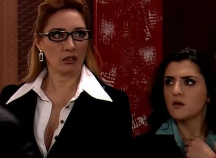 Sandra Ballesteros junto a Lola Berthet en Lalola (2007) (Foto: Captura TV)