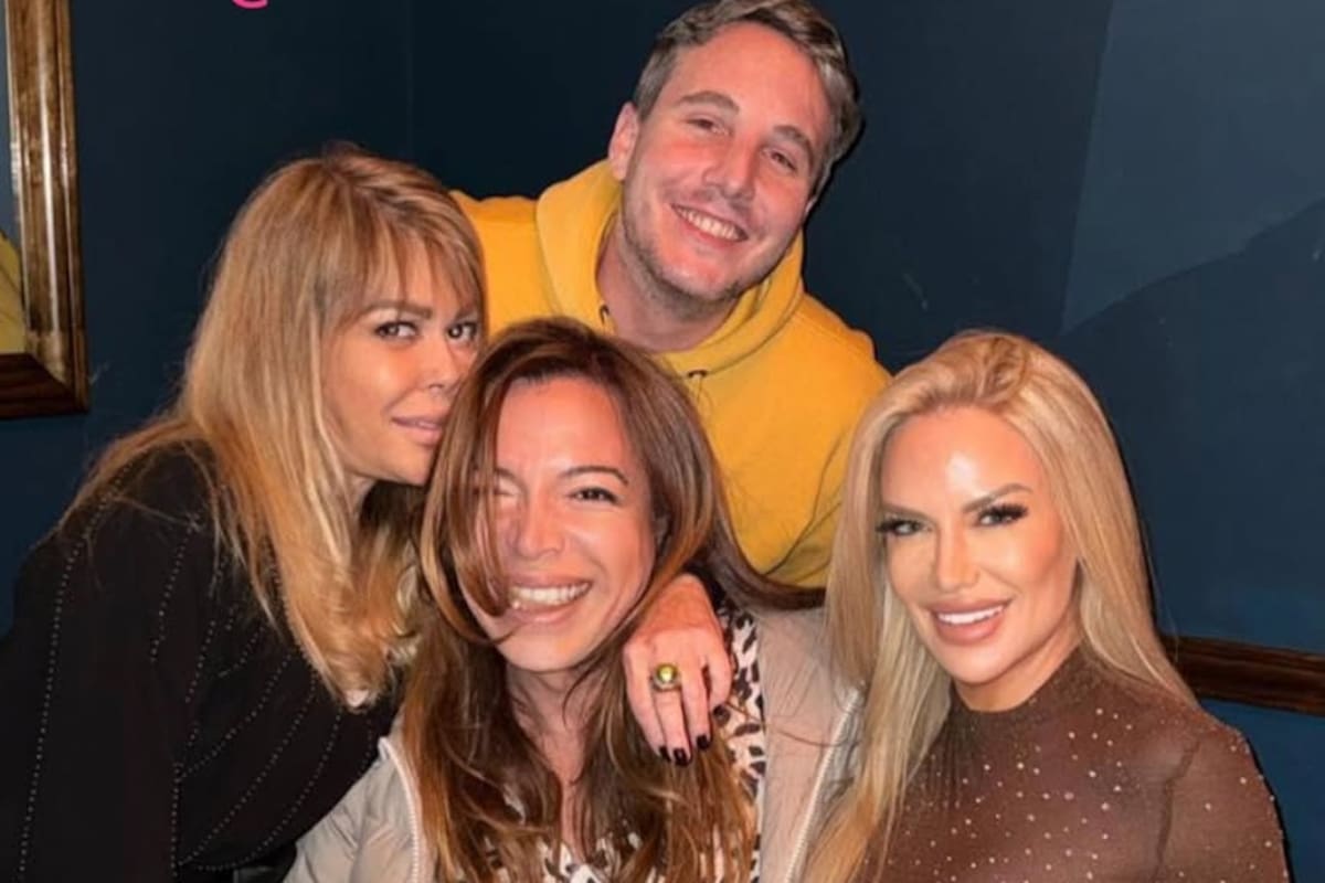 Sandra Dillon junto a Lizy Tagliani y su marido, Sebastián Nebot, y su amiga Luciana Salazar