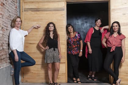 Sandra Franzen, Anabel Ares, Susana Torres Molina, Judit Gutiérrez y Mariela Asensio, dramaturgas