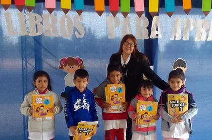 Sandra junto a sus amados alumnos