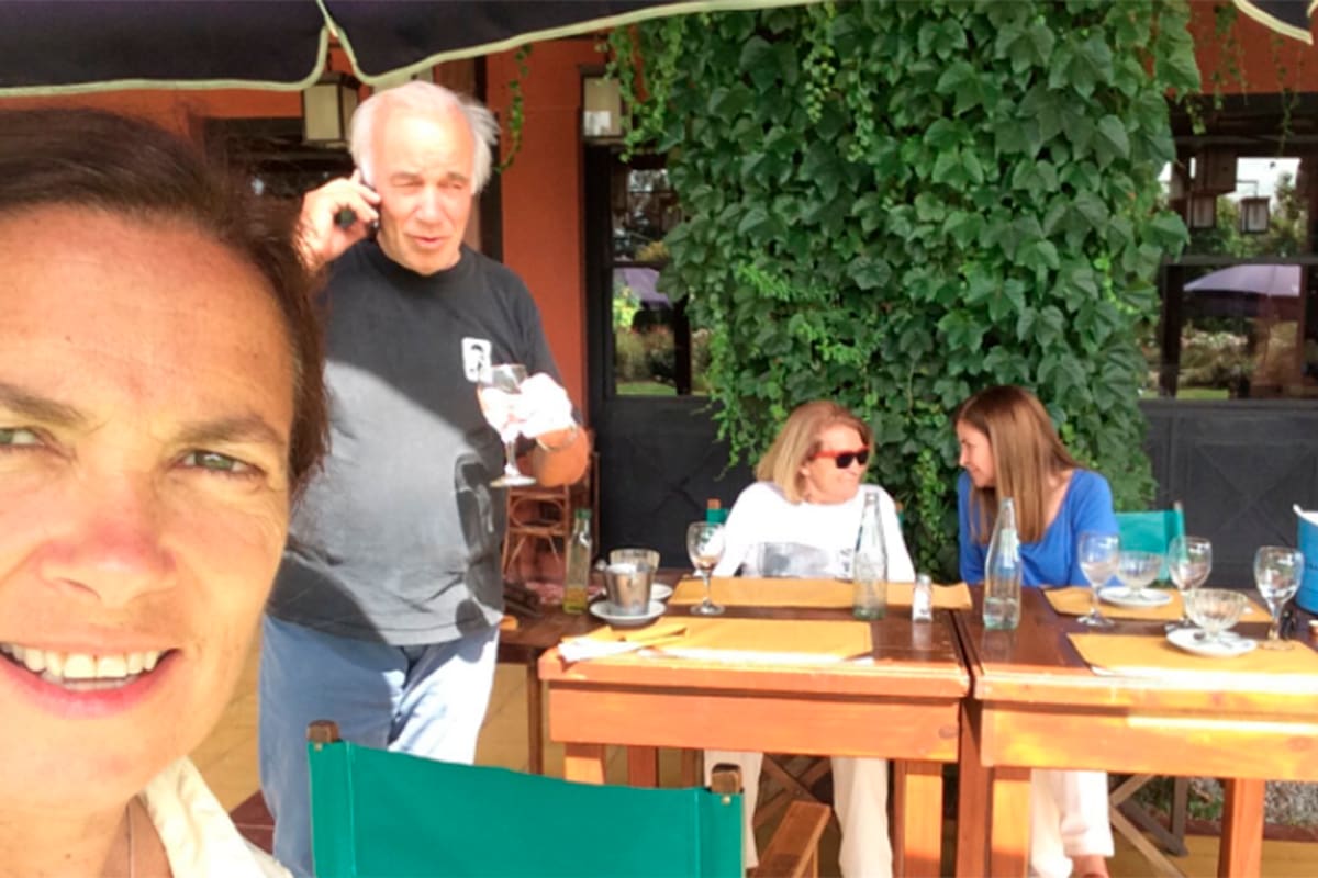 Sandra Mihanovich junto a César Mascetti, Mónica Cahen D'Anvers y Marita, su esposa