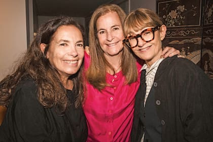 Sandra Mihanovich, Marita Novaro Hueyo y Carola Reyna, tres amigas entrañables de la homenajeada
