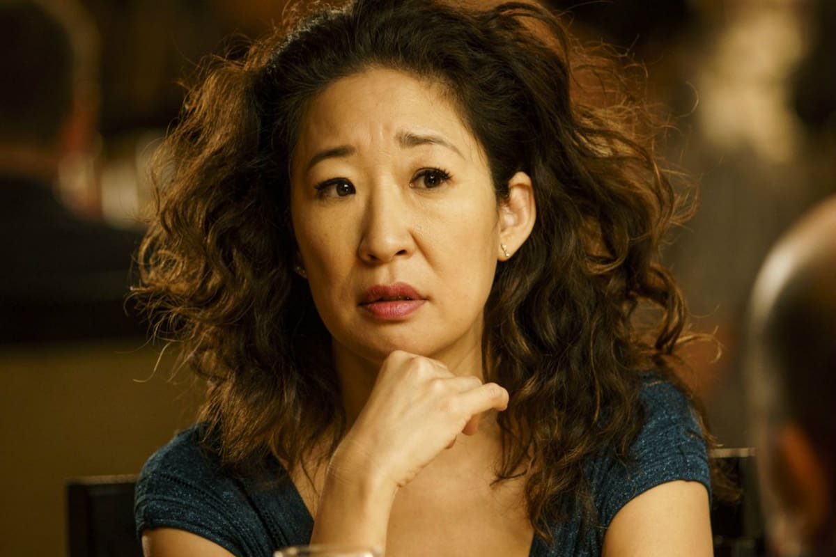 Sandra Oh como Eve Polastri, la agente del MI6 que disfruta de cazar a una asesina a sueldo por todo el mundo