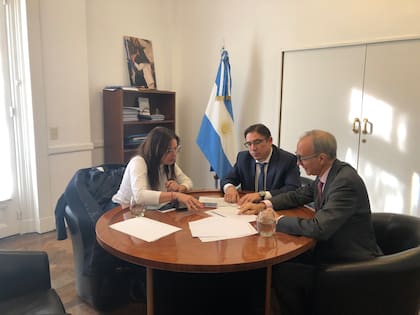 Sandra Pettovello, Alejandro Álvarez y Carlos Torrendell