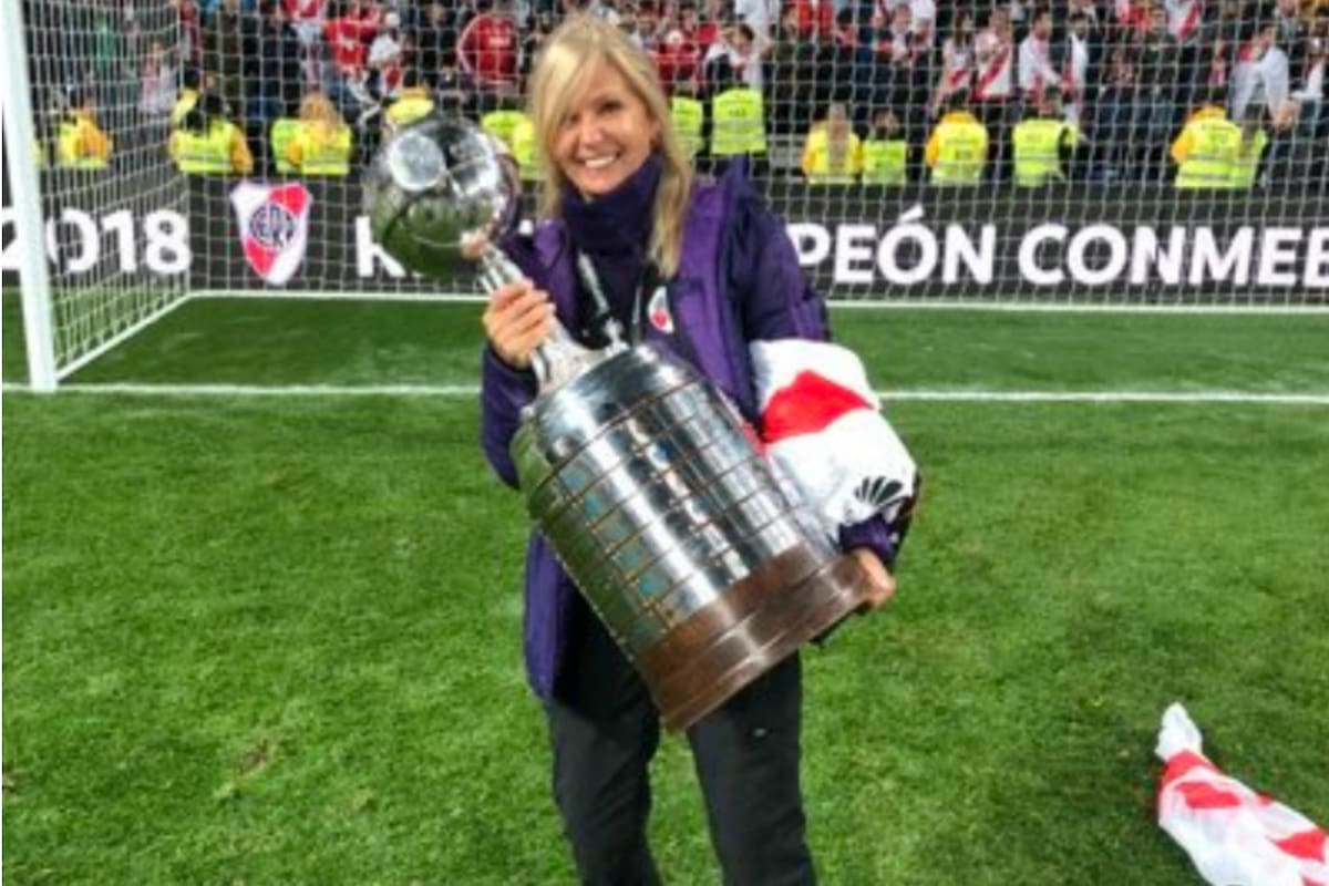 Sandra Rossi en el Santiago Bernabeu con la Copa Libertadores en sus manos