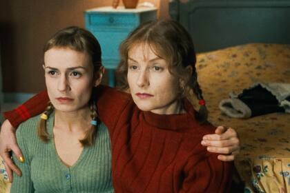Sandrine Bonnaire e Isabelle Huppert en La ceremonia, de Chabrol, a partir del texto Un juicio de piedra, de Ruth Rendell