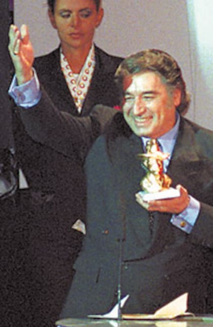 Sandro, con el Gardel de oro