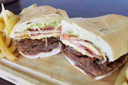 Sándwiches de milanesa tucumanos ¿son los mejores?