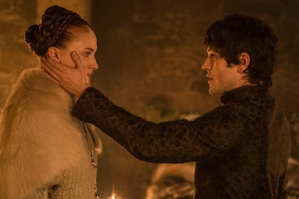 Sansa Stark y Ramsay, en una escena dramática