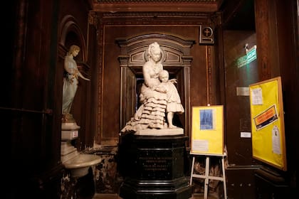 A diferencia de otras iglesias, no fue pensada para venerar una figura religiosa, sino para honrar a una rica y aristocrática mujer del siglo XIX, Felicitas Guerrero