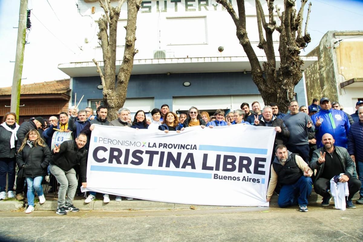 Santa María y Marziotta, entre militantes, en la sede del Suteryh de Miramar