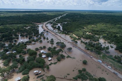 Unas 10.000 personas resultaron afectadas por la crecida del río Pilcomayo y muchas familias se vieron obligadas a evacuar
