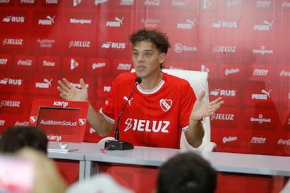 Santi Maratea durante su colecta para Independiente