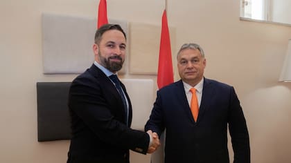 Santiago Abascal, líder de Vox, y el primer ministro de Hungría, Viktor Orbán