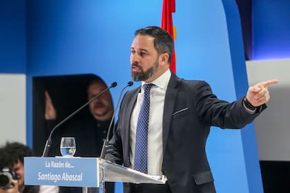 Santiago Abascal, líder del partido ultraderechista Vox, reclutó a cuatro generales para las próximas elecciones