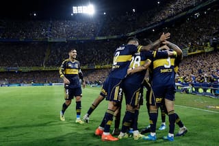 Boca volvió a sentir el sabor de una noche de Copa en una Bombonera atestada