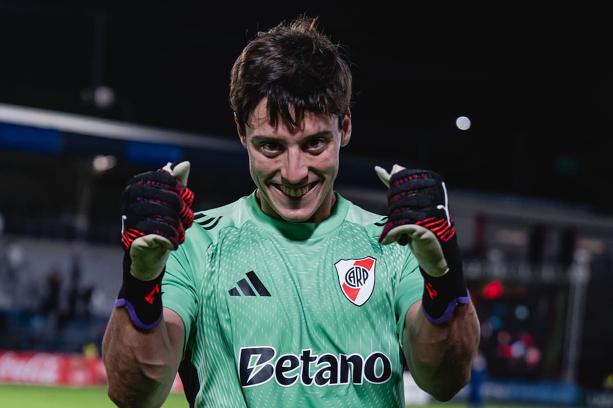 Santiago Beltrán, puños apretados y la confianza de un veterano, que a los 21 años pasó de ser el cuarto arquero de River a ser el titular.