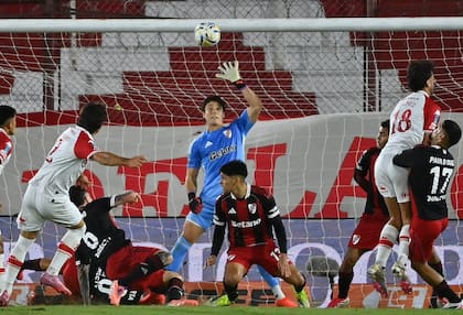 Santiago Beltrán y una reacción a tiempo ante Huracán, en el debut de Eduardo Coudet como DT