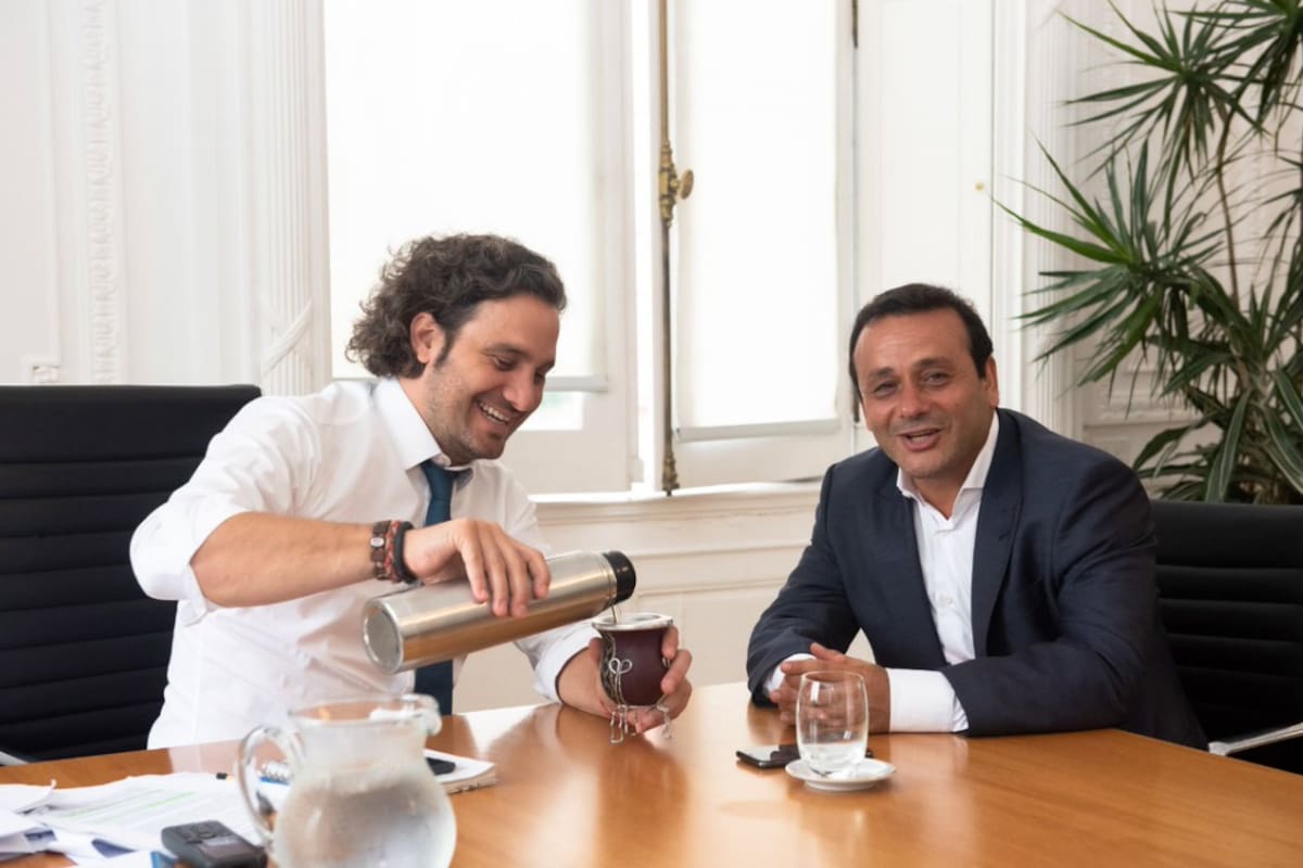 Santiago Cafiero dijo que la yerba Playadito cuesta $1000 y salieron a responderle