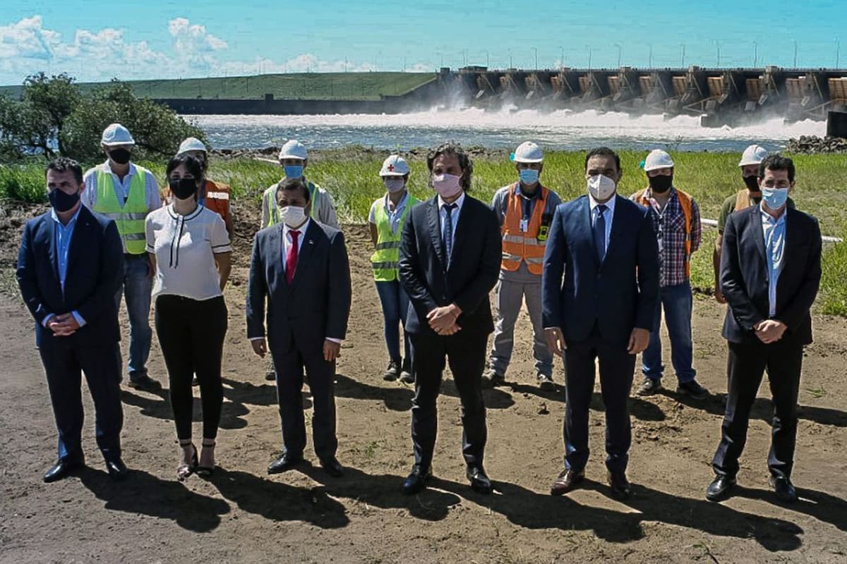 Santiago Cafiero encabezó el acto donde se colocaron los cimientos de la nueva represa