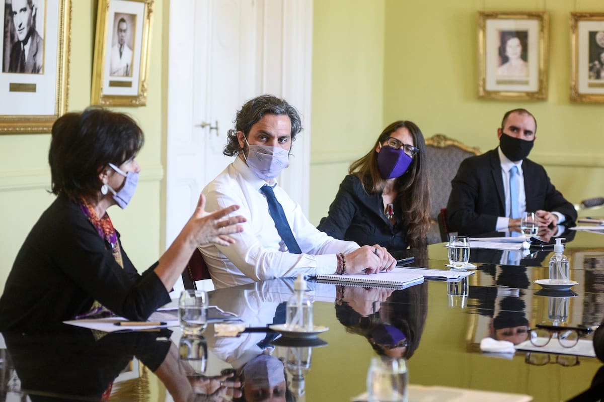Santiago Cafiero encabezó esta mañana una nueva reunión del Gabinete Económico donde se resolvió la extensión de los créditos a tasa 0 para monotributistas y autónomos