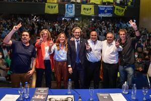 Santiago Cafiero junto a Juan Manzar en Tucumán durante la presentación del Plan de Formación y Capacitación 2022