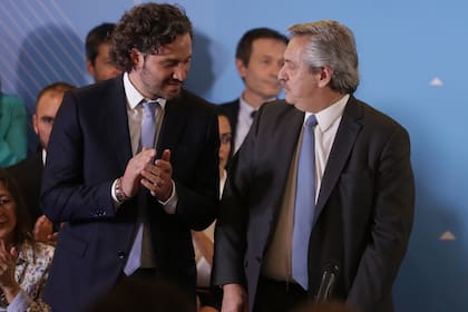 Santiago Cafiero, la mano derecha del presidente electo, junto a Fernández