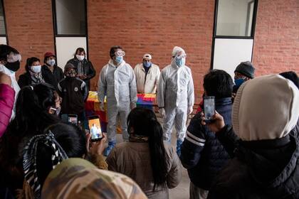 Santiago Cafiero le llevó al gobernador Jorge Capitanich 4000 kits para incrementar los testeos en la provincia