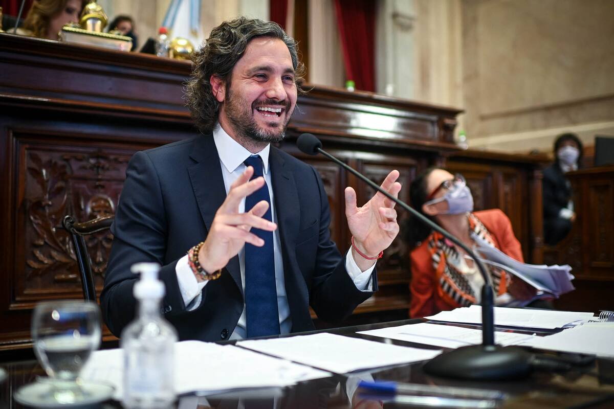 Santiago Cafiero presentando el segundo informe de gestión ante el Senado