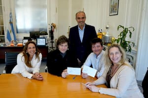 Santiago Caputo el día que se afilió a LLA junto a Javier y Karina Milei, Lule Menem y Pilar Ramírez