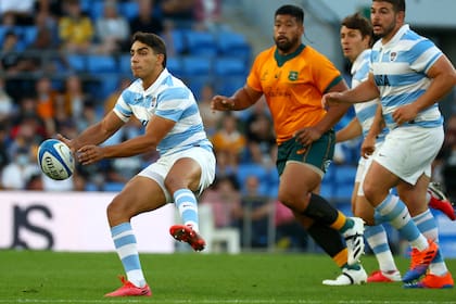 Santiago Carreras abre el juego en el partido del Rugby Championship contra Australia, en Gold Coast, hace tres semanas.