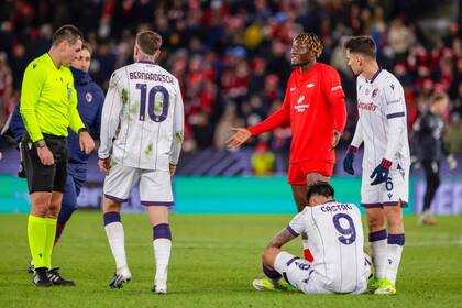 Santiago Castro recibió un golpe en la cabeza y no pudo volver a la cancha en el segundo tiempo en el partido por la Europa Leagueentre Brann y Bologna
