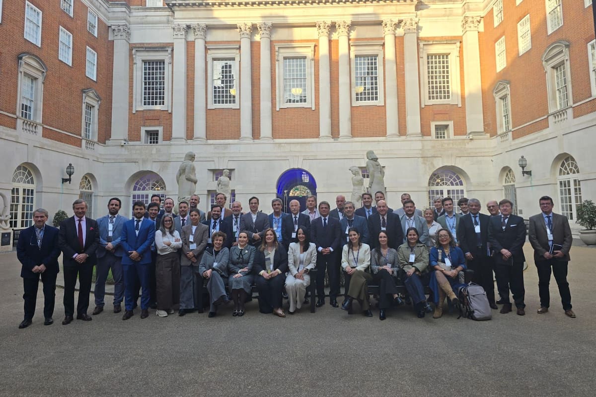 Santiago Cornejo, que maneja el Fondo Rotatorio y el Fondo Estratégico, estuvo con Jarbas Barbosa y los ministros del área de todo el país hace un mes en el Reino Unido