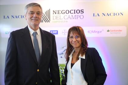 Santiago del Solar Dorrego (Comisión de granos de la Sociedad Rural Argentina) y Andrea Passerini (La Arboleda SAAG)